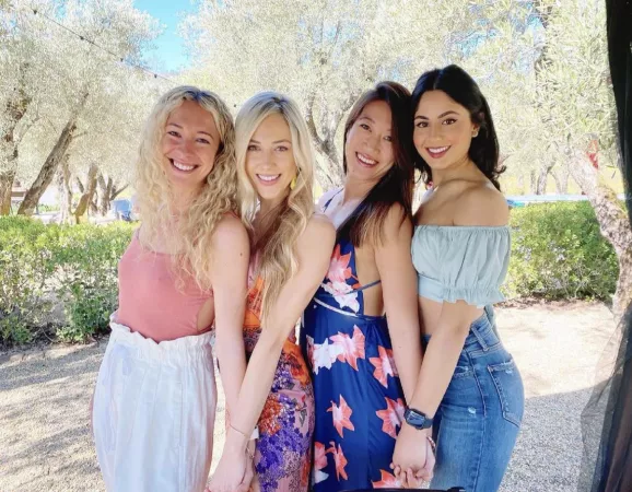 Blondes and brunettes