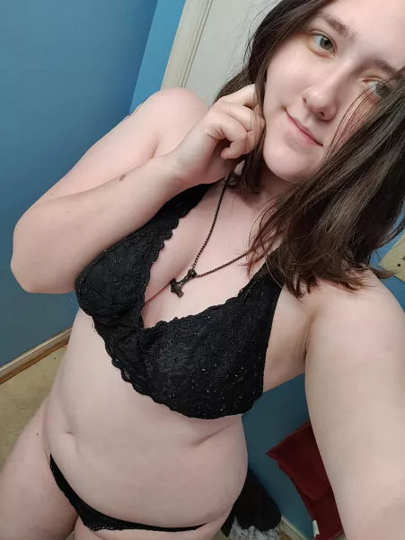 Bralette and a thong to match is just so comfortable 🥰 [f]
