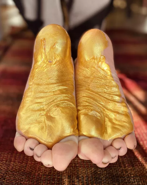 Can I be your golden girl? ๐ฆถ๐ Sending you some sole love this weekend ๐ Can I be your golden girl? ๐ฆถ๐ Sending you some sole love this weekend ๐