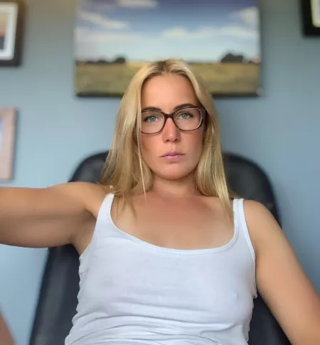 Can I be your Secretary? 💋