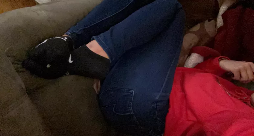 Can I get any upvotes fully clothed? Day 6 in the nikes 🤤