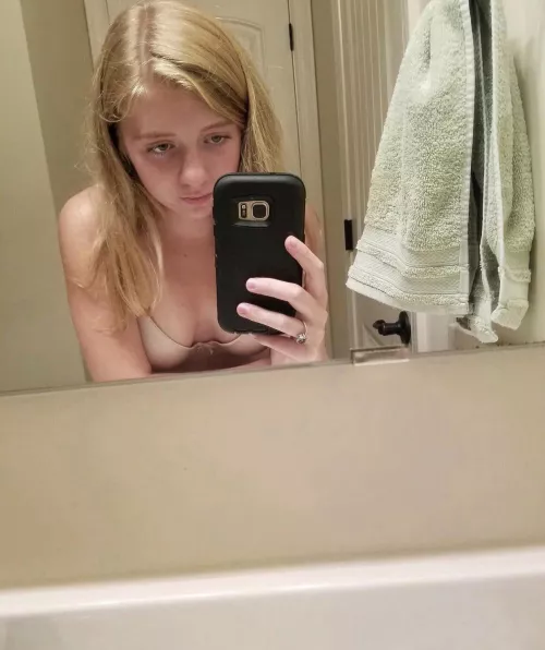 Can someone cum on my gf? Pm me for nudes.