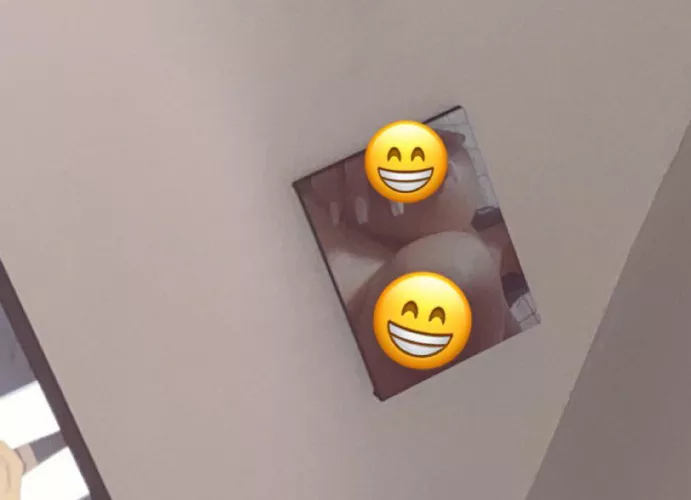 Can someone remove the emojis from this pic please