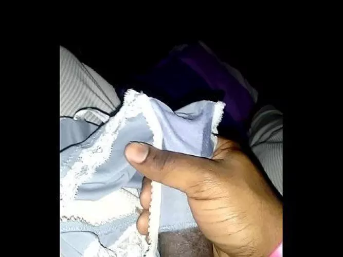 Can someone tell me why there is no videos on this sub. Videos of people cumming in panties would make it so much better