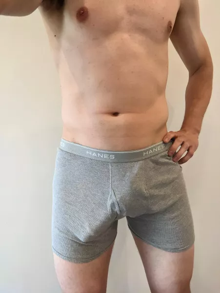 Can't beat gray Hanes 😍