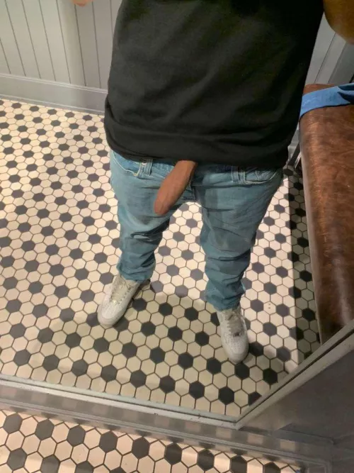 can’t help but play with my dick in public fitting rooms I just wish someone walked in