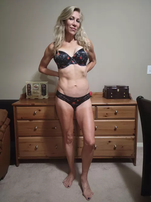 Check out my marathon training and my pics in little clothing. Free subscription!