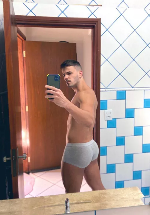 Chest day at the gym but the pump went on my butt. Thank God I was with a strong underwear.