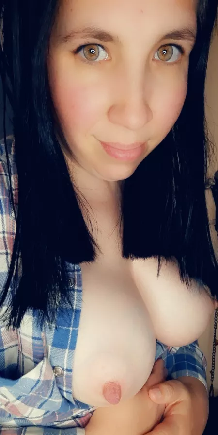 Chilly days and flannel shirts are my favourite kind of day! Just need you here to make it a perfect day 😜💋