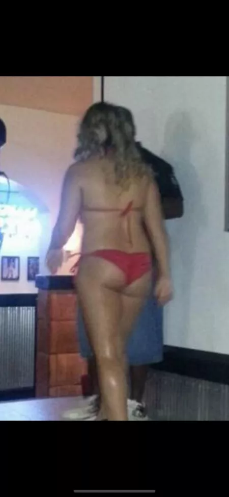 Circa 2014 in my first bikini contest 🍑🍑🍑🍑