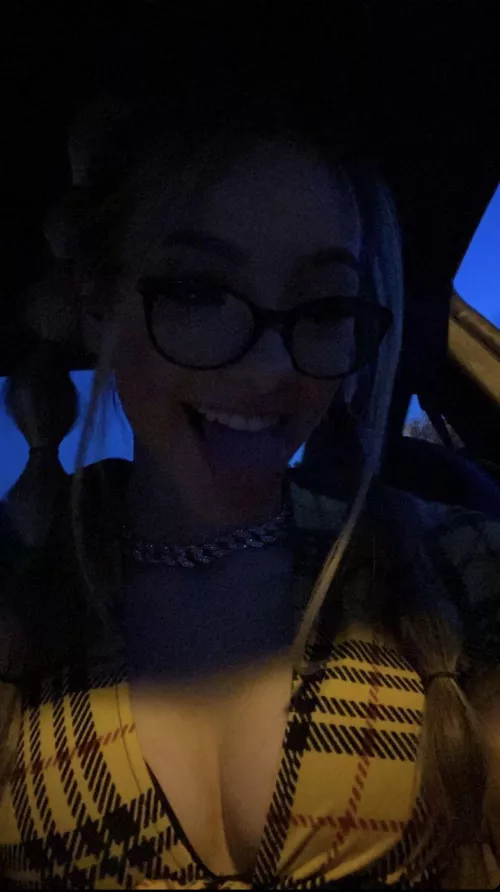 Cock trib her and send it to my kik and I’ll send more revealing pics of her (kik is in bio)