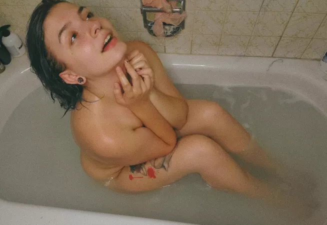 Come in the water is hot 😏