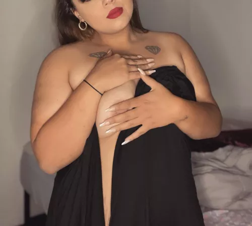 Come on papi 👅 let me take care of you 😈🖤