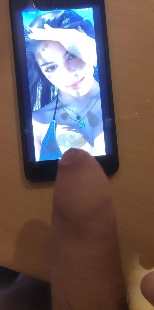 Come pm if you want cumtribute on your girl, or sister, cousin, etc... I prefer big ass or big tits or cleavage if you got, come pm Come pm if you want cumtribute on your girl, or sister, cousin, etc... I prefer big ass or big tits or cleavage if you got, come pm
