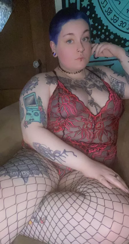 Come sit with me 🖤