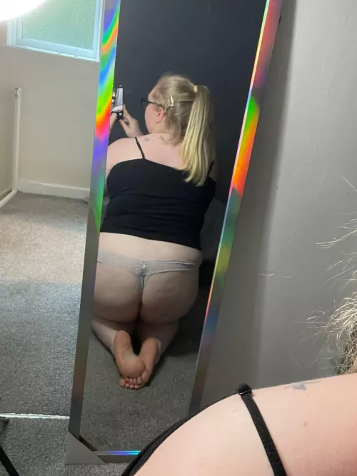 Come take my thong off 👅