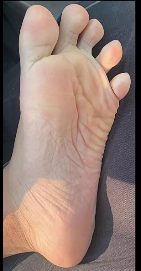 Connecticut - If you want to suck my toes hit me up and we’ll meet