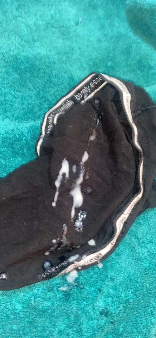 Couldn’t help myself but fill my gfs dirty panties full of cum 💦 kik john_cox90 if you want to see my gfs collection