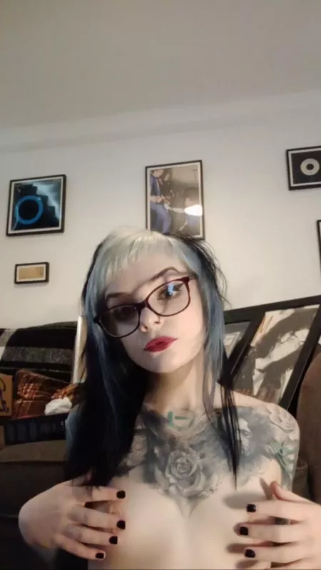 Cum all over my face 🖤