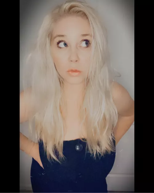 Cum and play? Am I sexy enough for you? 💦