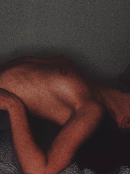 cum cuddle naked with me🤤🥵