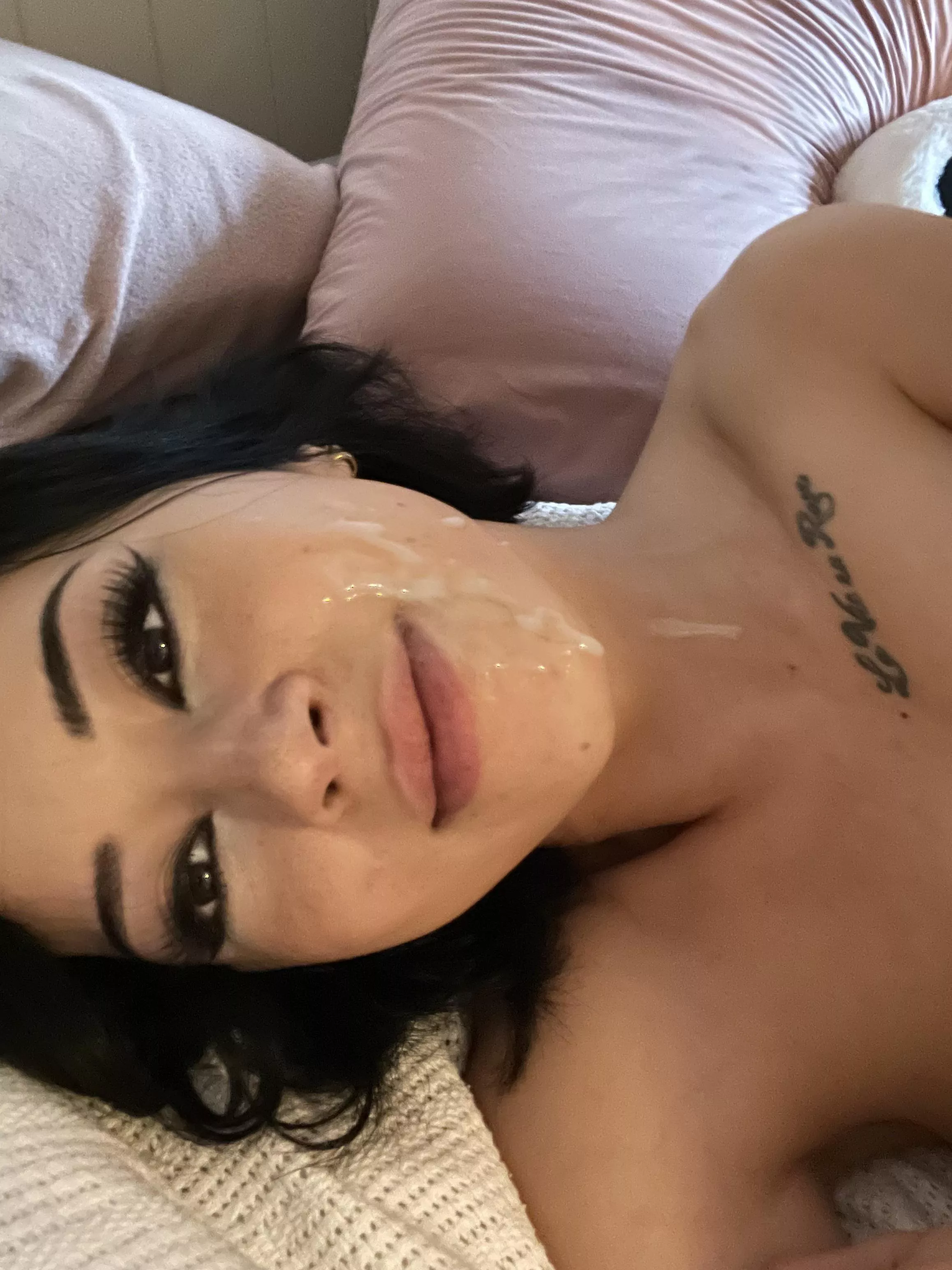 Cum on my face and mouth please 😏