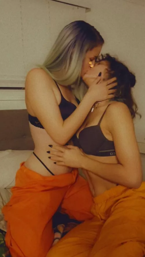 Cum watch me and roommate play 🍑😝💦 20y/o Petite Perky Tits And A Fit Body🍑 Sexting, G/G, Custom Content, Naked Bong Hoots And More! 🥵 links below⬇