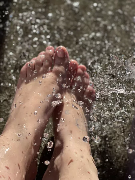 Cute lil toes 💦