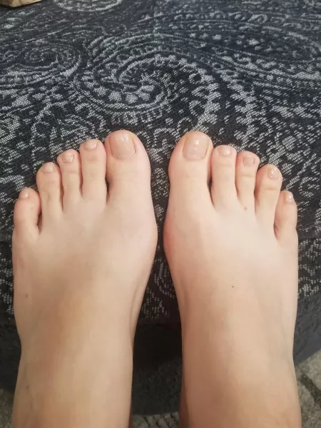 Cute little toes 💋