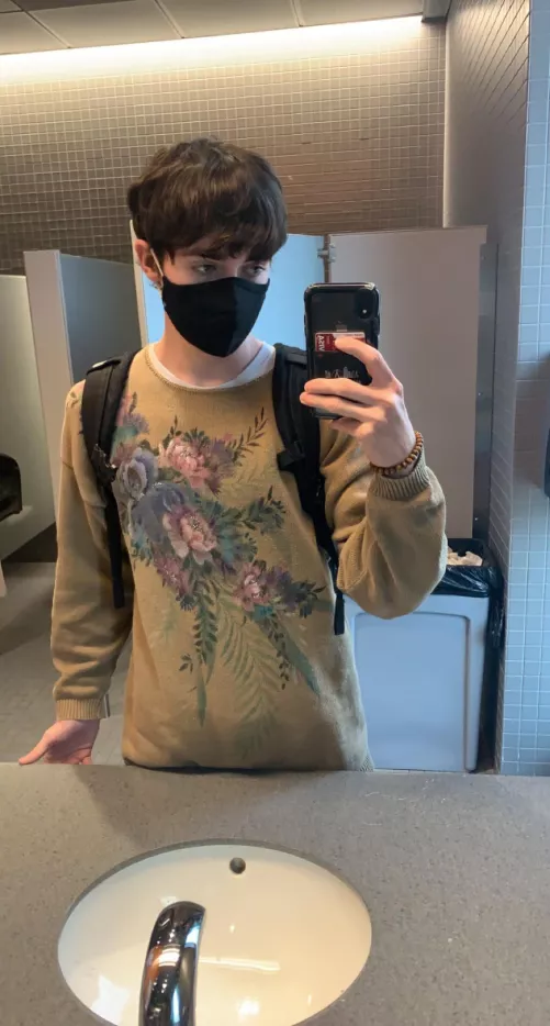 cute sweater i got :)