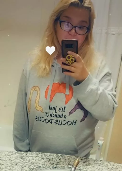 Daddy surprised me wif dis hoodie yesterday! I'll just be living in it for the next several years haha. Hocus Pocus is my faavee😍 Daddy surprised me wif dis hoodie yesterday! I'll just be living in it for the next several years haha. Hocus Pocus is my faavee😍