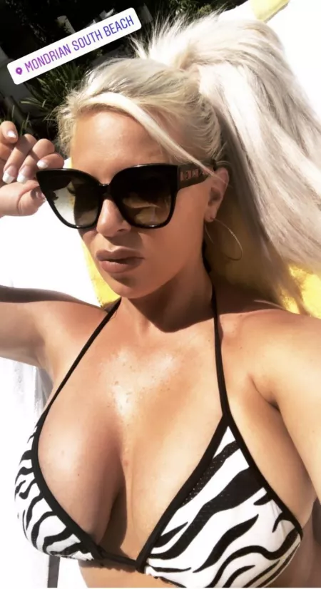 Dana’s enormous rack 😜