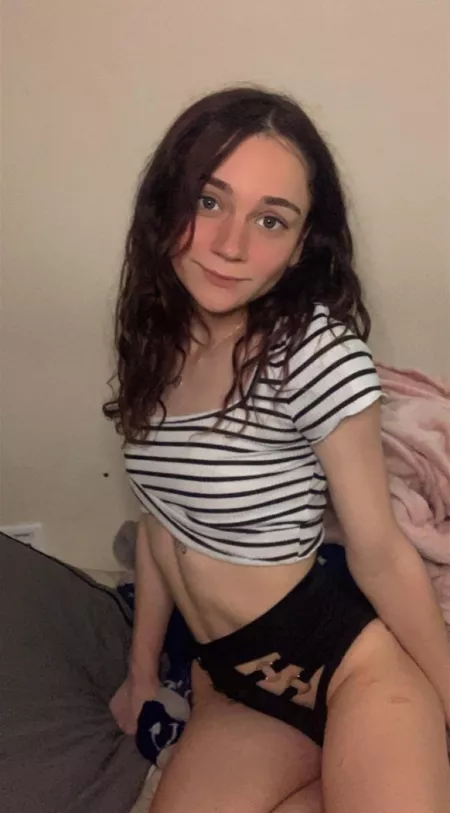 darbie 🙈 18! young petite princess, always ready to be naughty 💦 i love making cocks rock hard 😋, onlyfans and fansly link in bio! chat there, i’m waiting for you 💗