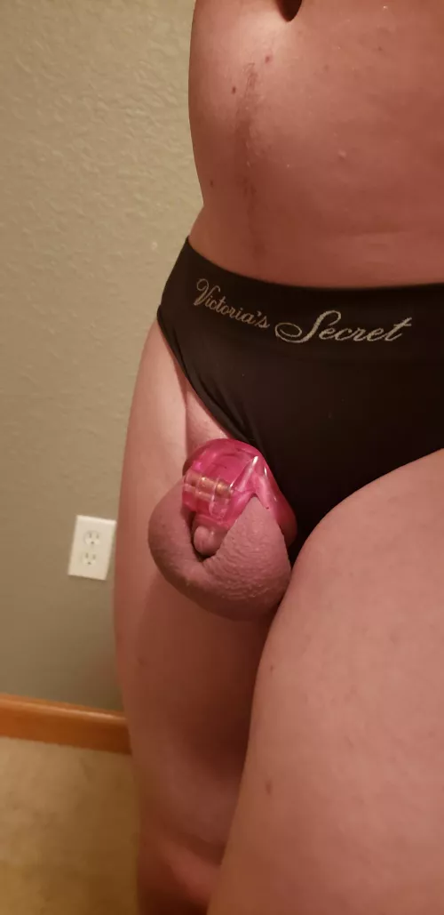 Day 11. Black VS to start the week 😘