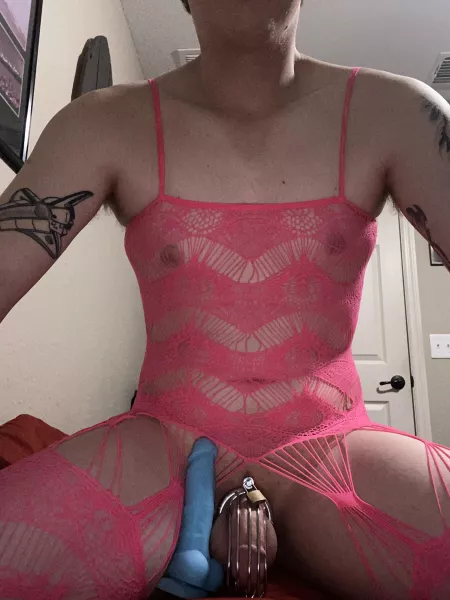 Day 3/31 having some Sunday morning fun, I wish it was a real cock tho 😋😍