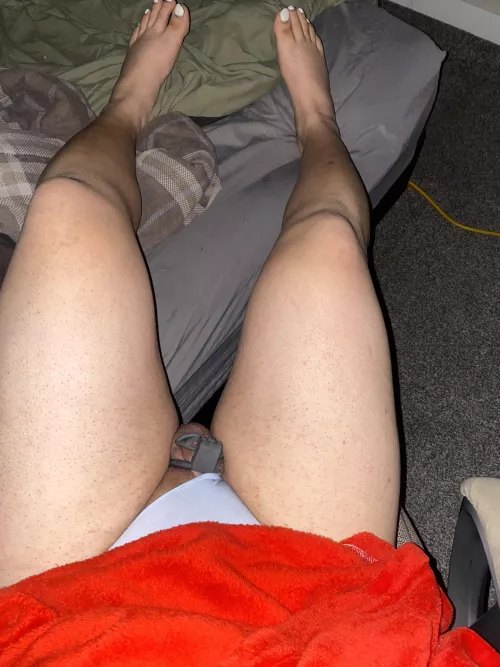 Day 6 of 31 for locktober I’m starting to get way to horny 😖 any tips on how to stop morning erections?🥲