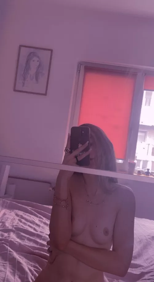 Describe my body with one emoji