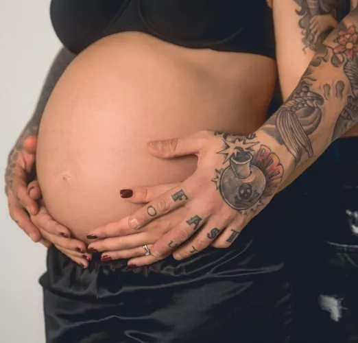 Describe this picture using only emojis 💕