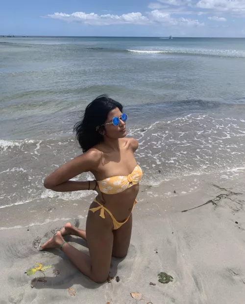 Desi girl chilling on the beach [f] [OC]