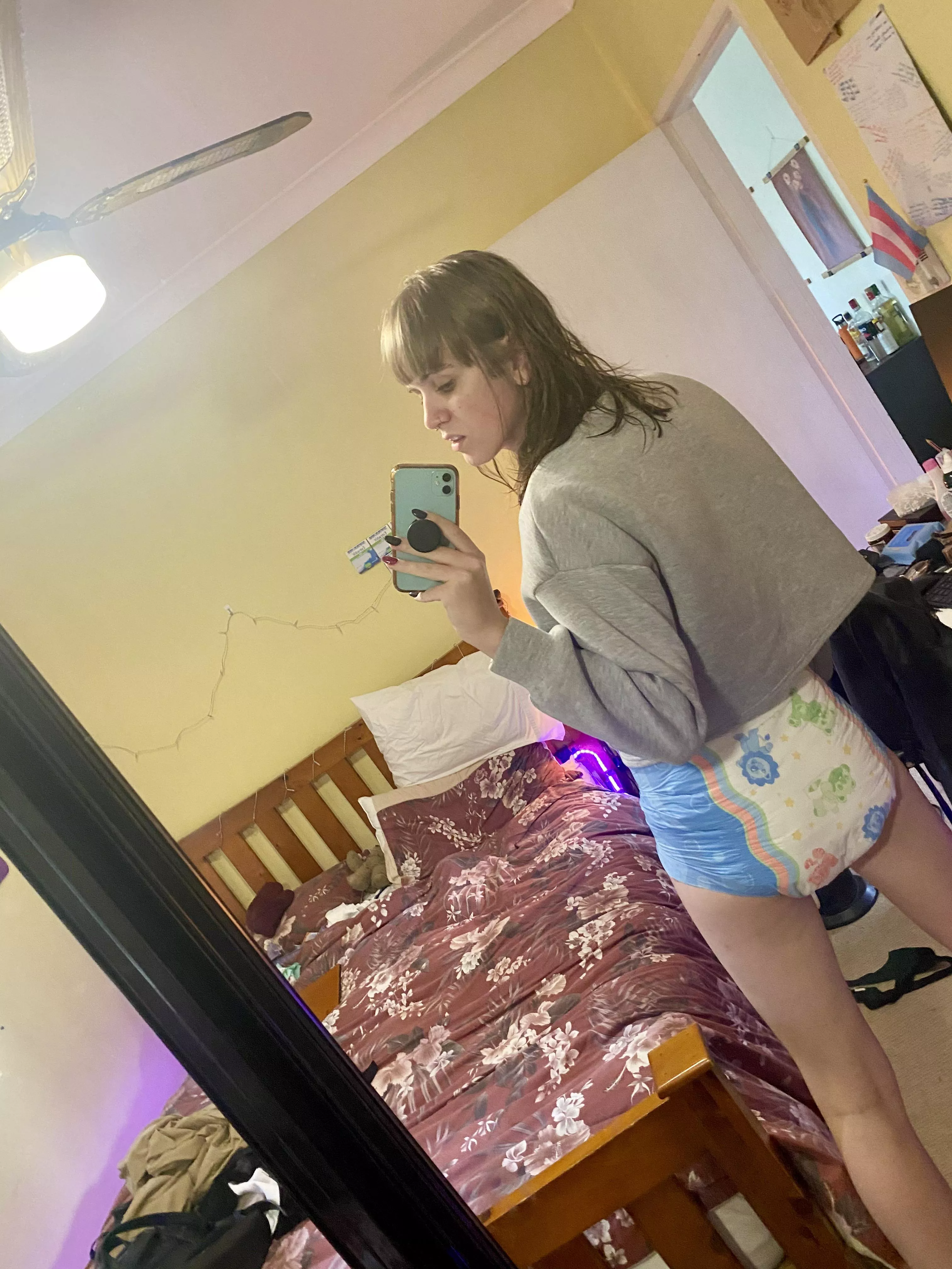 Diapers and crop tops are a great combination 🥰