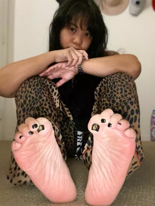 DMs open if you like what you see💜