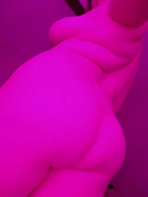 Do you like my pink lighting?