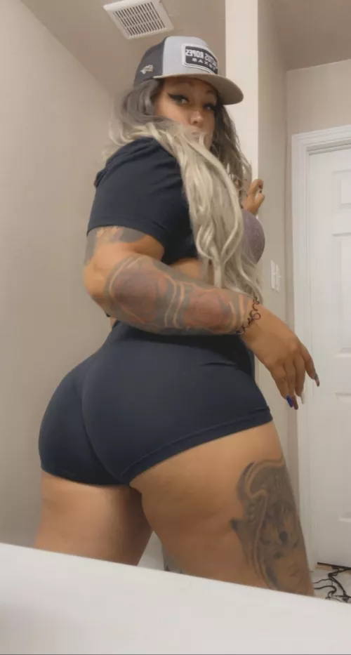 Do you like my yoga shorts ?!