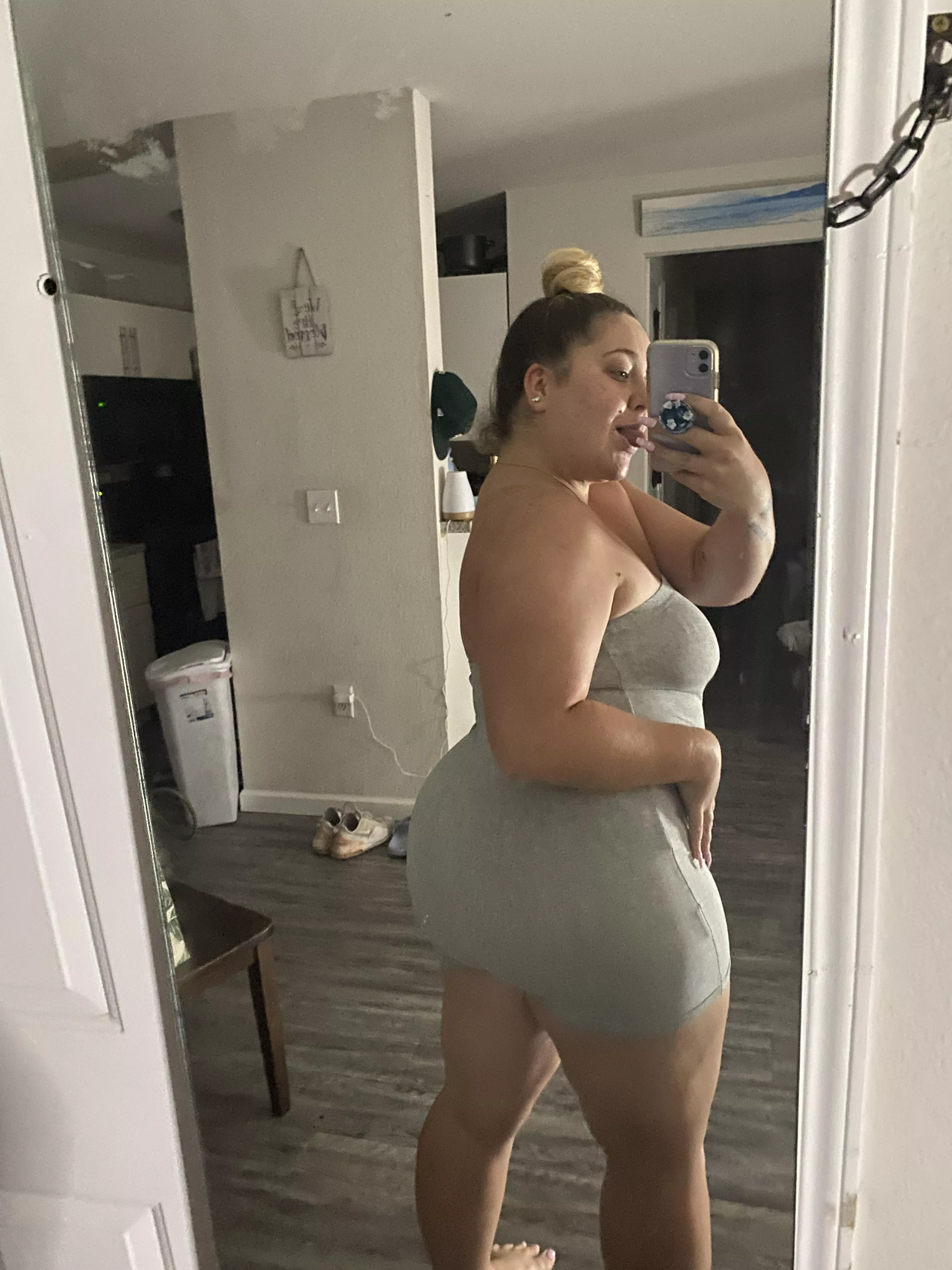 Do you like thick girls? 😈🍑