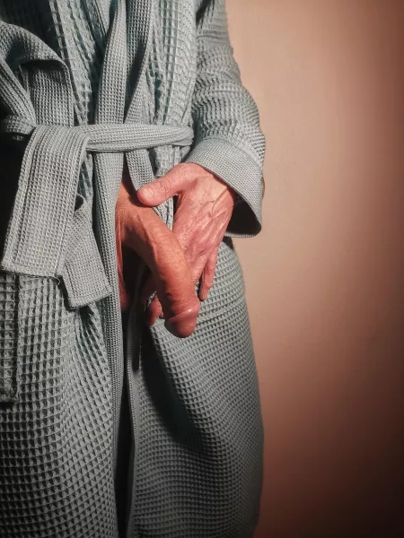 Do you think my new bathrobe fits me well?