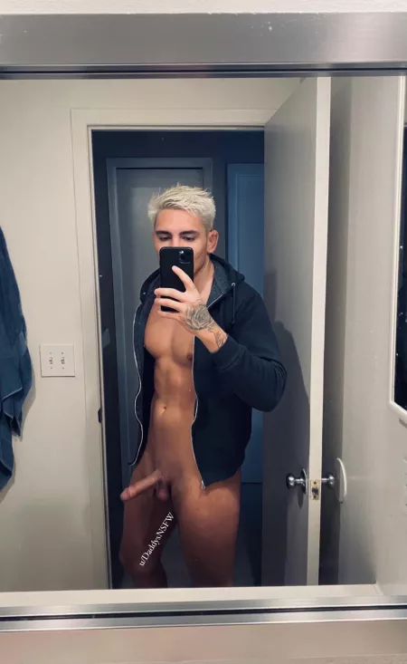 Does anybody here appreciate a simple nude? Does anybody here appreciate a simple nude?