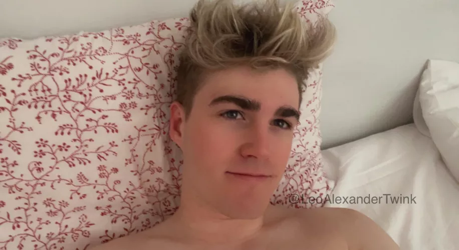 Does anyone else wake up with MAJOR bed head? 😱