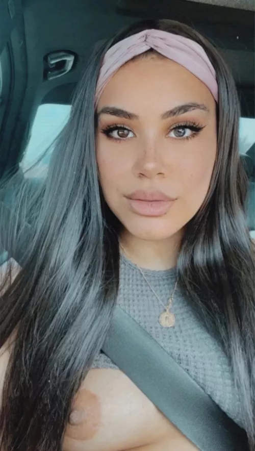 Does anyone wanna suck my tits? 😜