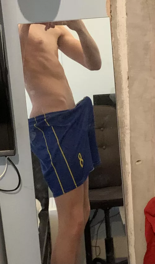 Does this count as a bulge I couldn’t stop it going up😳😈