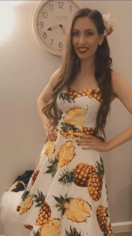 [domme] bow down to my feet. Look up at Goddess who stands before you. You’re about to experience some things that will show you who is the fucking boss !!